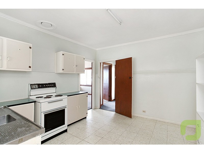 10 Rosshire Road, Newport VIC 3015