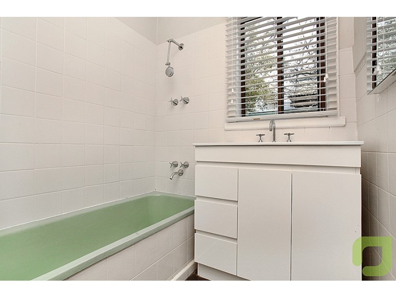 10 Rosshire Road, Newport VIC 3015