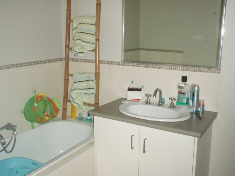 2/37 Davis Street, Altona VIC 3018