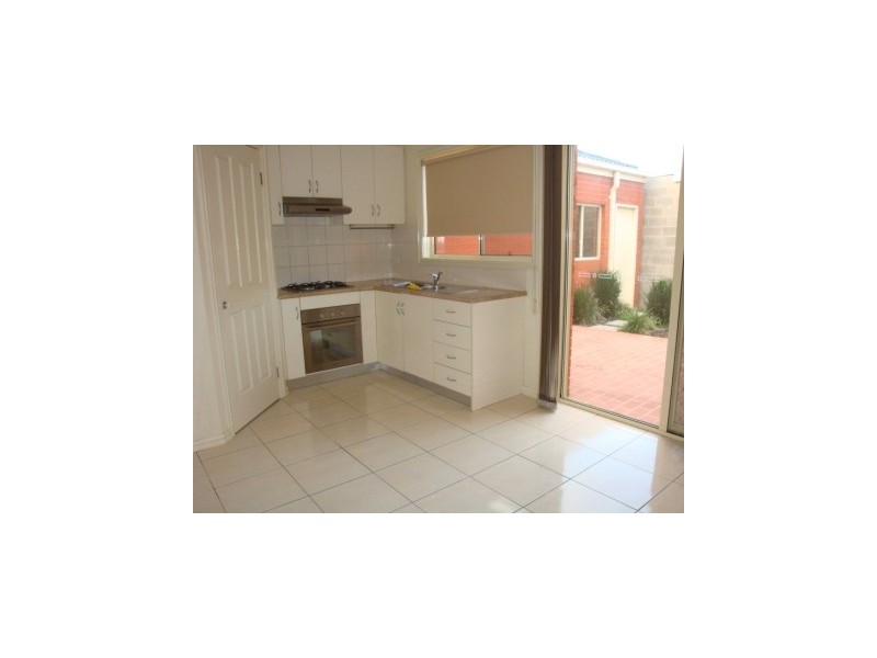 2/34  Valerian Avenue, Altona North VIC 3025