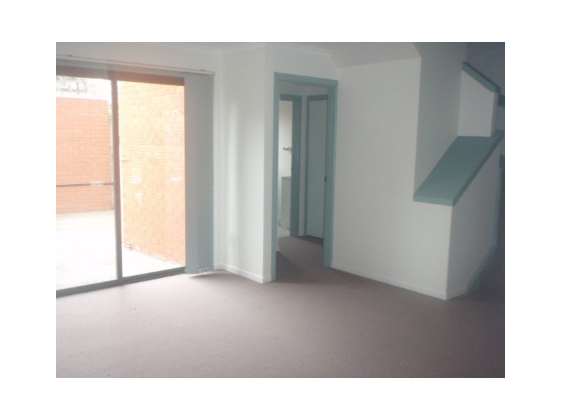 2/5 Watt Street, Spotswood VIC 3015