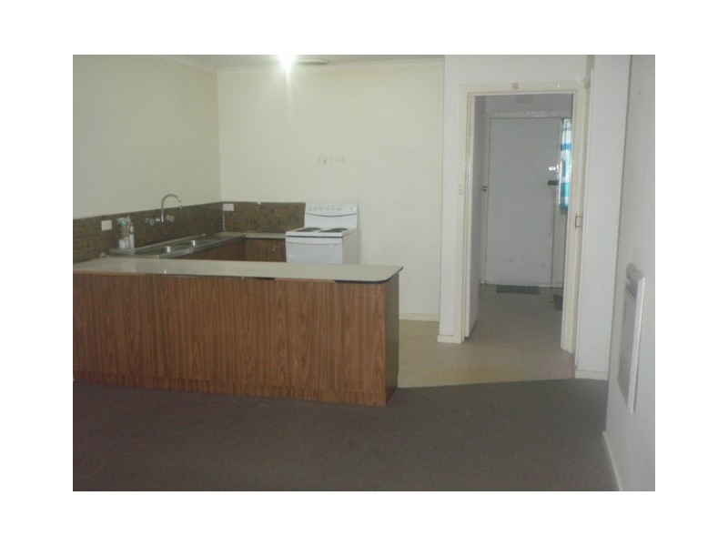 2/9  Albert Crescent, St Albans VIC 3021