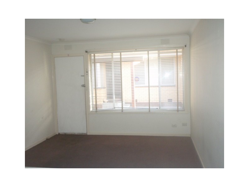 2/9  Albert Crescent, St Albans VIC 3021
