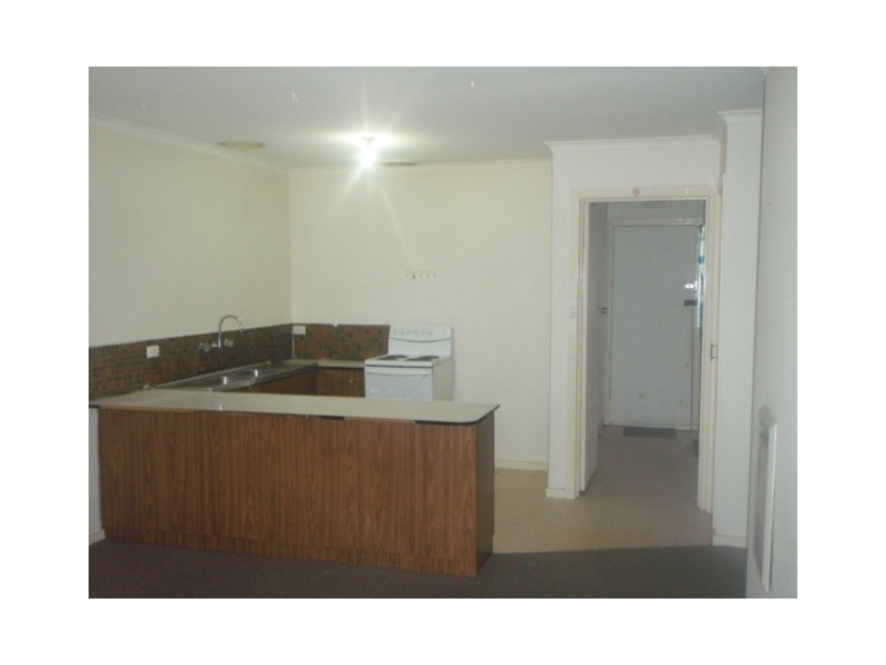 2/9  Albert Crescent, St Albans VIC 3021