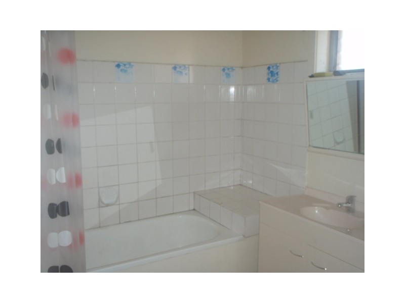 2/9  Albert Crescent, St Albans VIC 3021