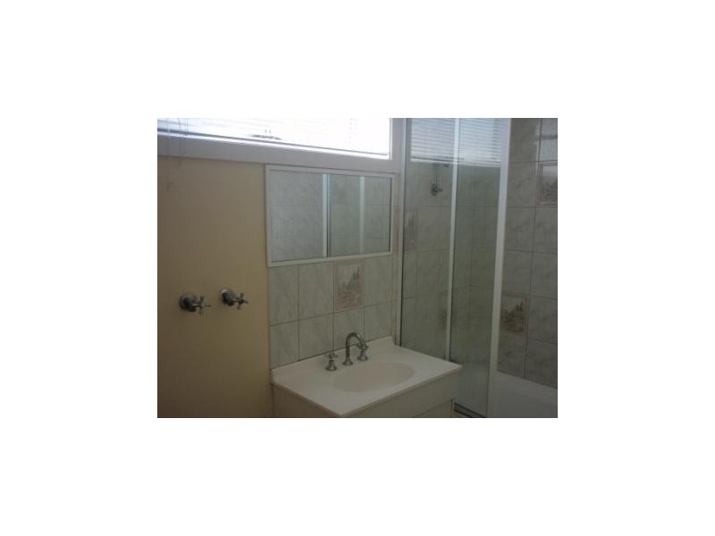 1/10 Heather Avenue, Brooklyn VIC 3012