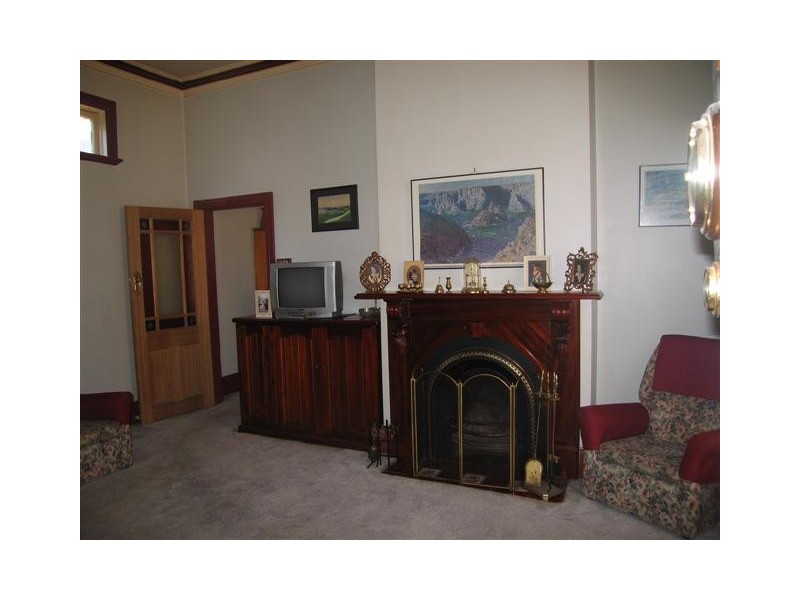 206 Ballarat Road, Footscray VIC 3011