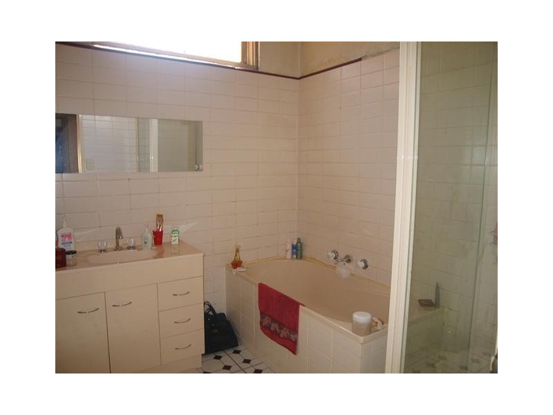 206 Ballarat Road, Footscray VIC 3011