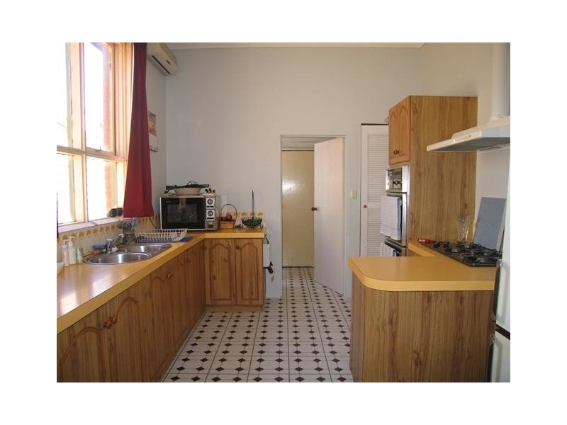 206 Ballarat Road, Footscray VIC 3011