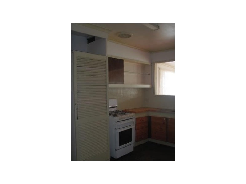 51 Cypress Avenue, Brooklyn VIC 3012