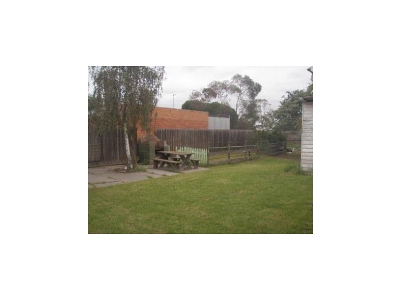 51 Cypress Avenue, Brooklyn VIC 3012