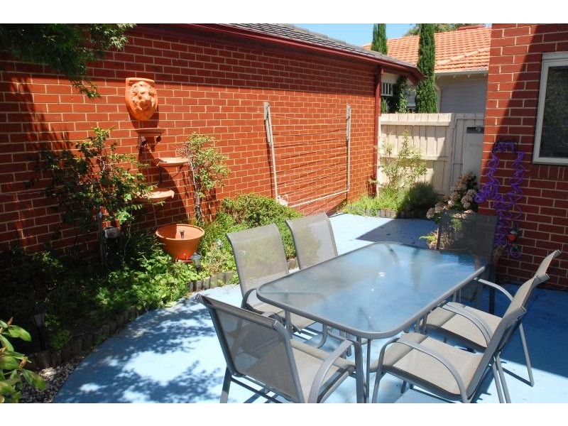 1/32 Johnston Street, Newport VIC 3015