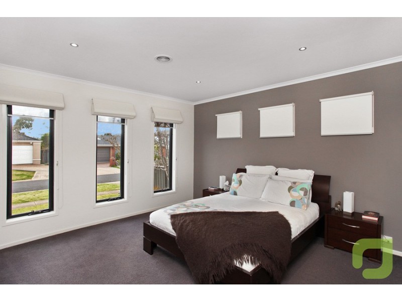 3 CJ Dennis Place, Point Cook VIC 3030