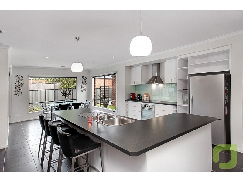 3 CJ Dennis Place, Point Cook VIC 3030
