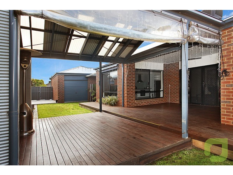 3 CJ Dennis Place, Point Cook VIC 3030