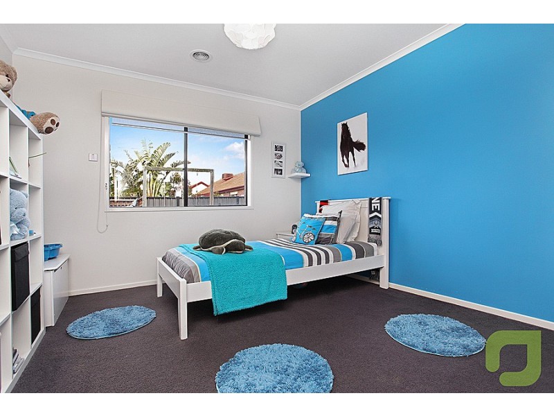 3 CJ Dennis Place, Point Cook VIC 3030