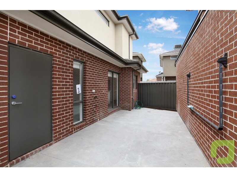 1/28 Thomas Street, Laverton VIC 3028