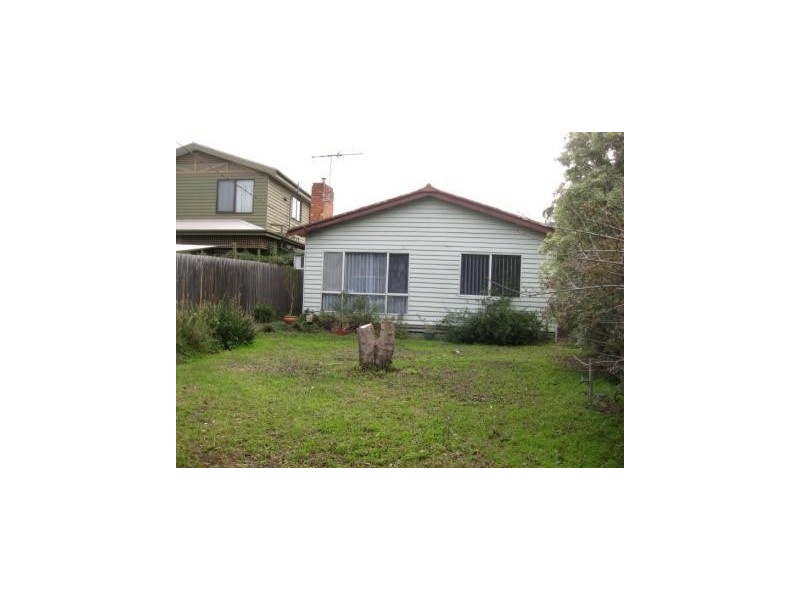 8 Holland Court, Newport VIC 3015