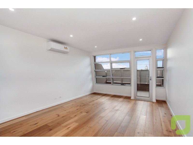 2/31 Hope Street, Spotswood VIC 3015