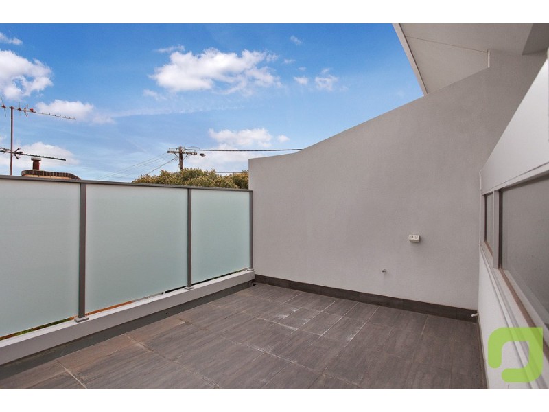 2/31 Hope Street, Spotswood VIC 3015