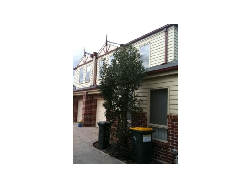 3/2 Ritchie Court, Sunshine VIC 3020