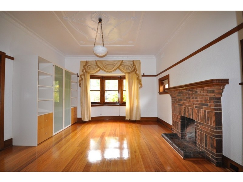 19 Oakdene Crescent, Carnegie VIC 3163