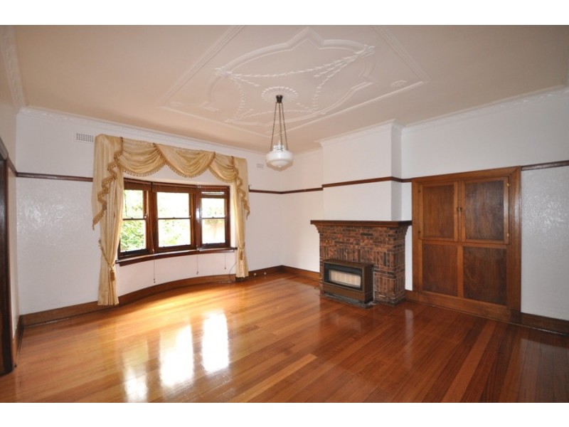 19 Oakdene Crescent, Carnegie VIC 3163