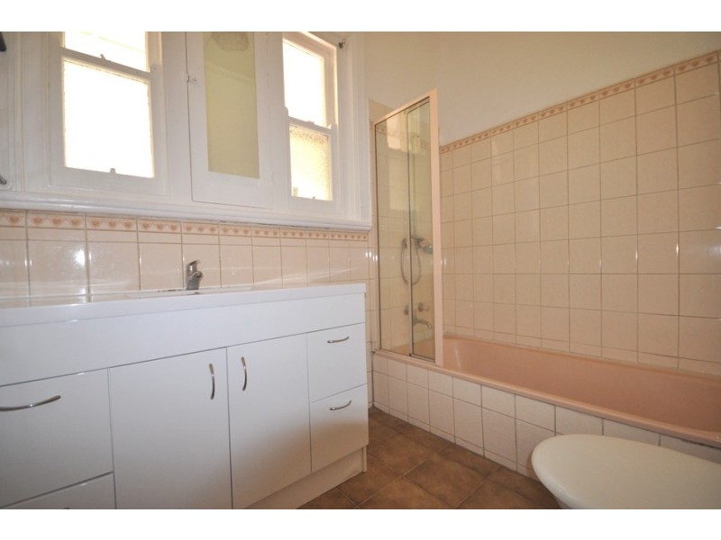 19 Oakdene Crescent, Carnegie VIC 3163