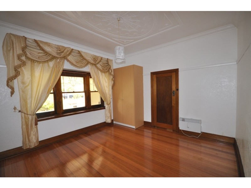 19 Oakdene Crescent, Carnegie VIC 3163