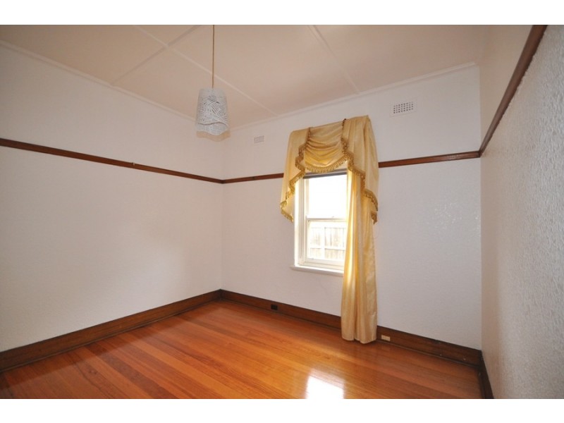 19 Oakdene Crescent, Carnegie VIC 3163