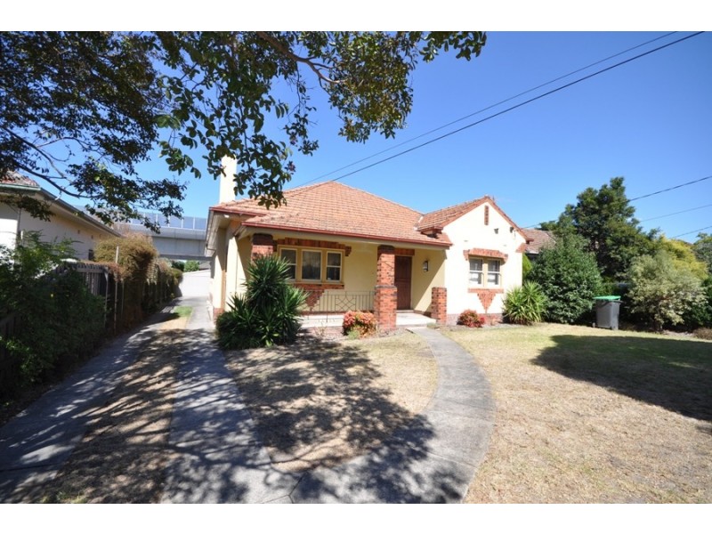 11 Oakdene Crescent, Carnegie VIC 3163