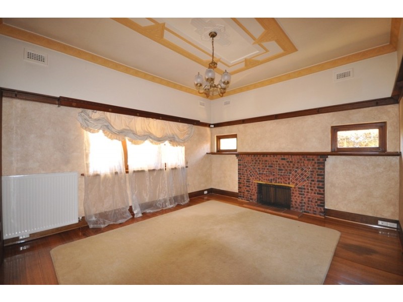 11 Oakdene Crescent, Carnegie VIC 3163