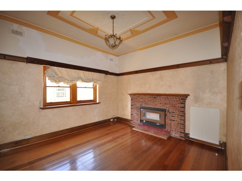 11 Oakdene Crescent, Carnegie VIC 3163