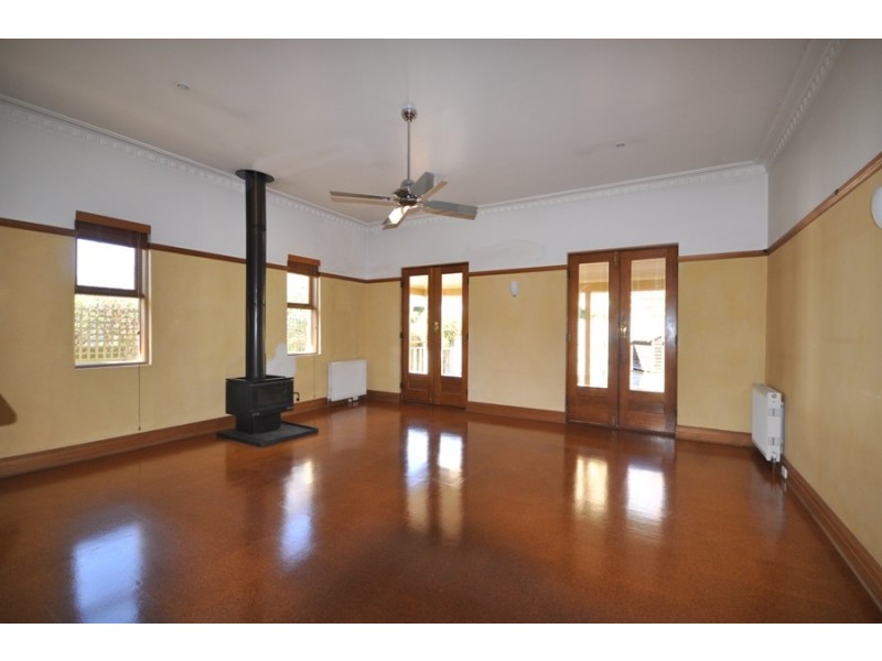 11 Oakdene Crescent, Carnegie VIC 3163