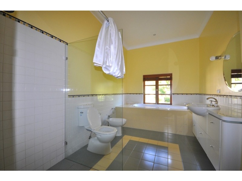 11 Oakdene Crescent, Carnegie VIC 3163