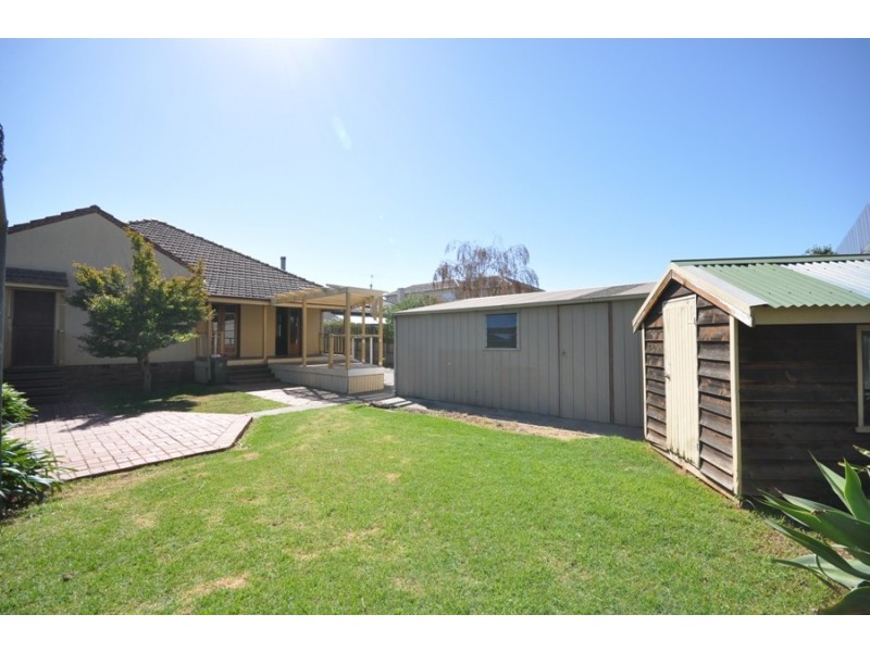 11 Oakdene Crescent, Carnegie VIC 3163