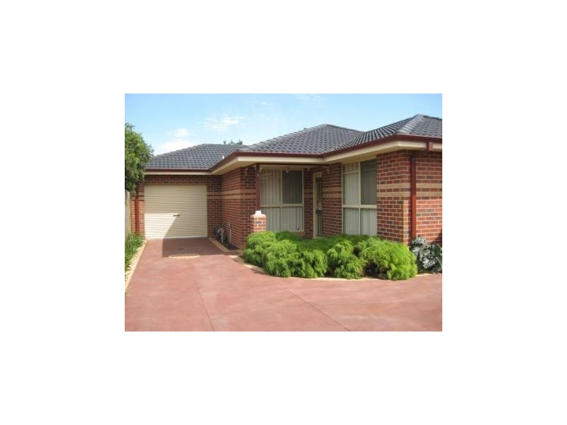 2/5 Amaranth Avenue, Altona North VIC 3025