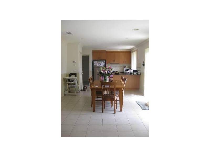 2/5 Amaranth Avenue, Altona North VIC 3025