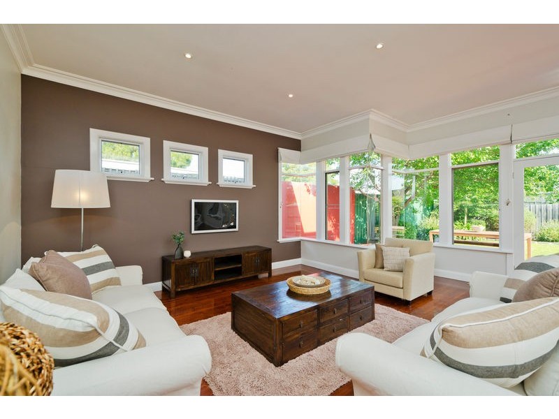 9 Farm Street, Newport VIC 3015