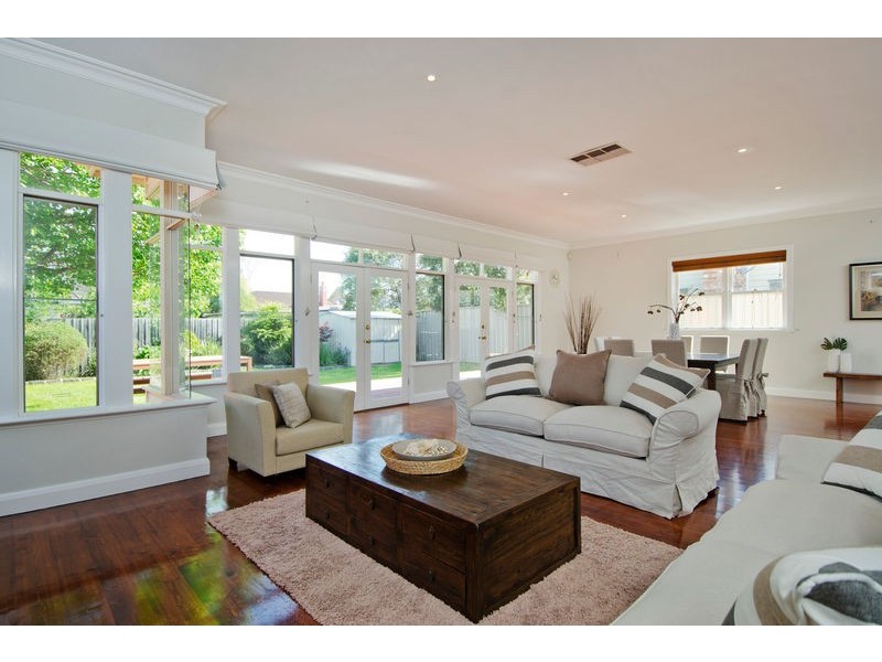 9 Farm Street, Newport VIC 3015