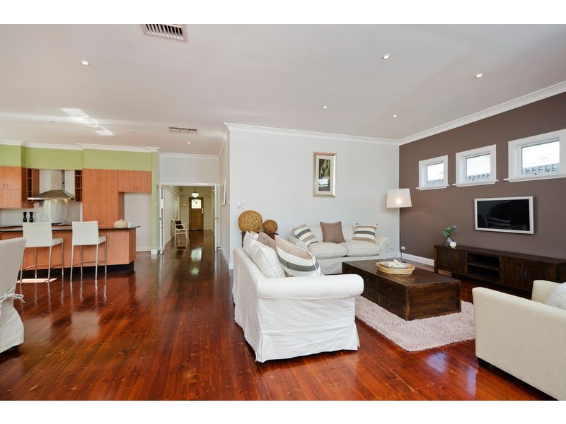 9 Farm Street, Newport VIC 3015