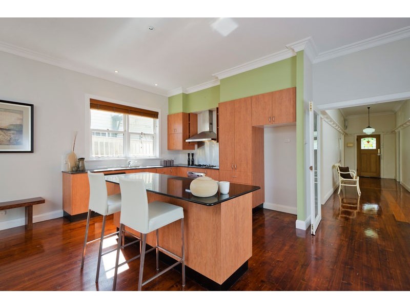 9 Farm Street, Newport VIC 3015