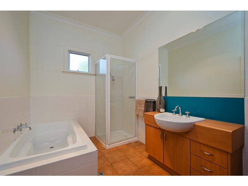 9 Farm Street, Newport VIC 3015