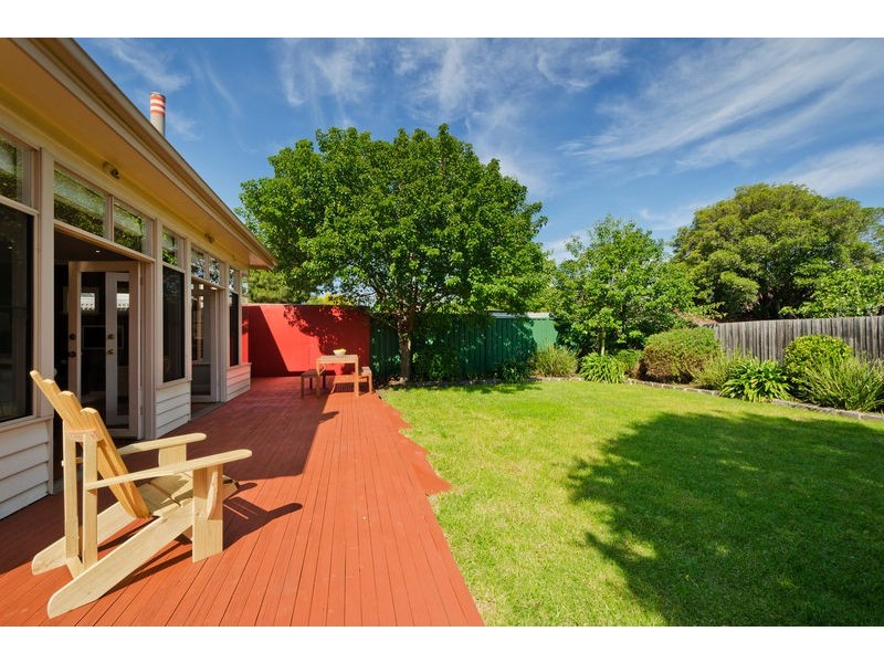 9 Farm Street, Newport VIC 3015