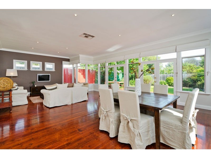 9 Farm Street, Newport VIC 3015