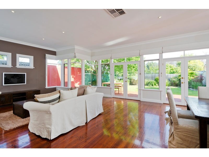 9 Farm Street, Newport VIC 3015