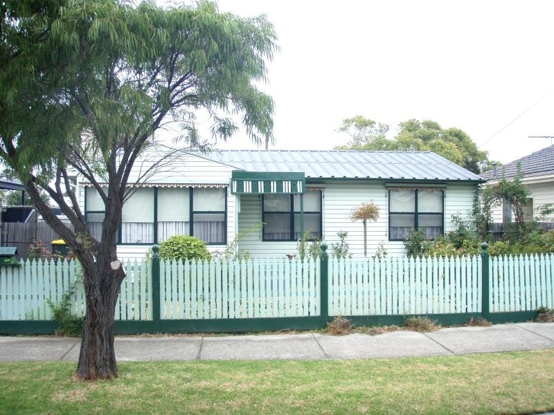 37 Monmouth Street, Newport VIC 3015