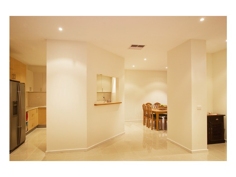 8 Issaacs Walk, Point Cook VIC 3030