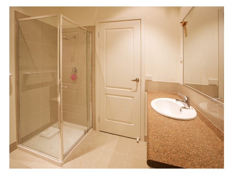 8 Issaacs Walk, Point Cook VIC 3030