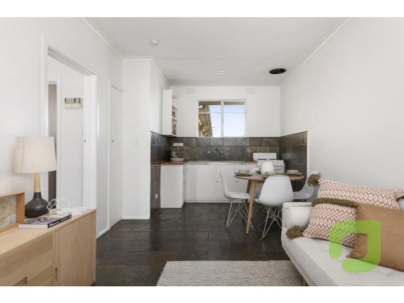 17/181 Geelong Road, Seddon VIC 3011